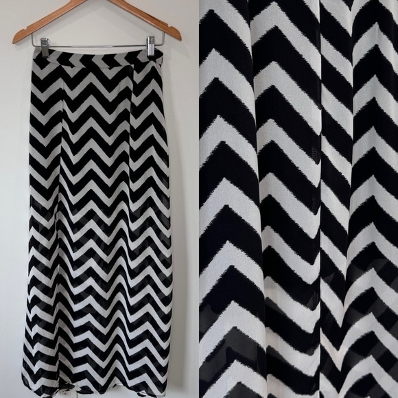 Love 21 Black and White Ombré Chevron Mini Skirt with Maxi Layover (S) - Picture 1 of 5